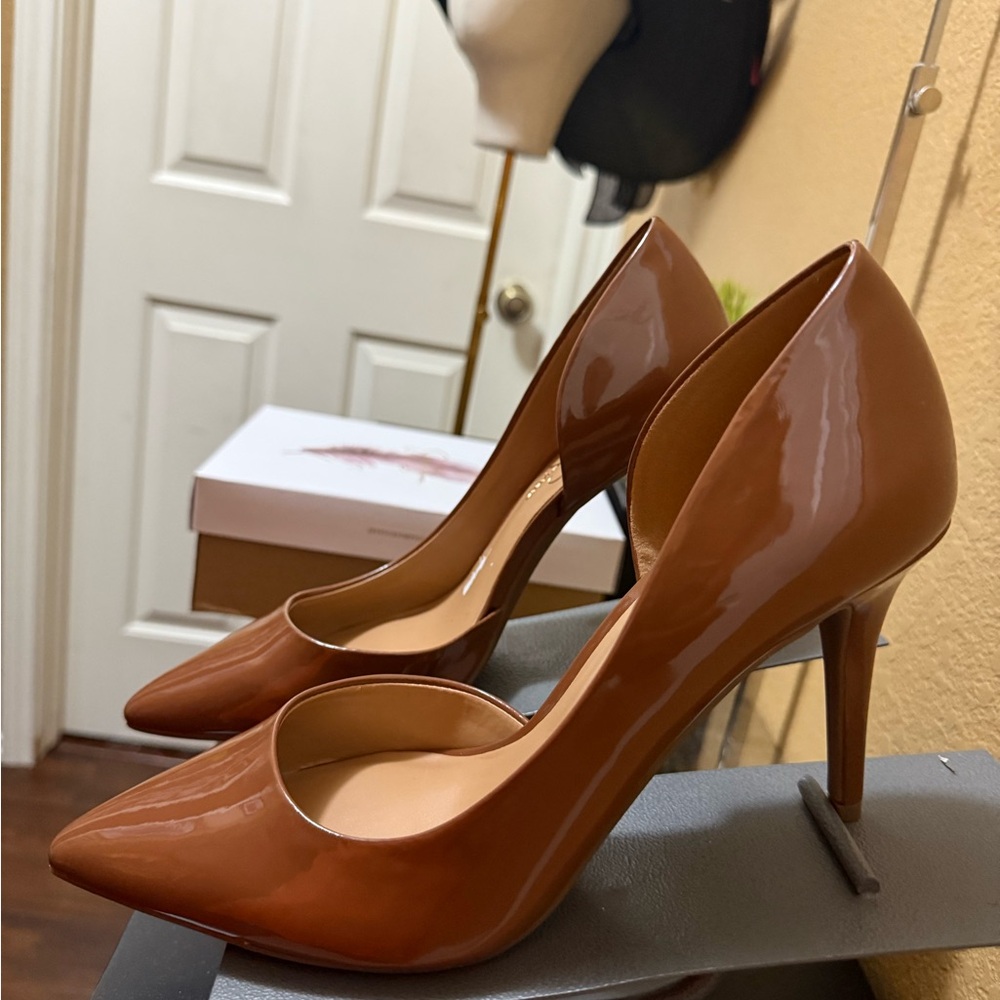 Jessica Simpson JP- Lovvy heel Size 9 in Patent Leather Cognac NIB